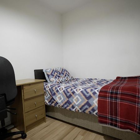 Elephant & Castle - Zone 2 - Private Rooms - Shared Bathroom 伦敦 外观 照片
