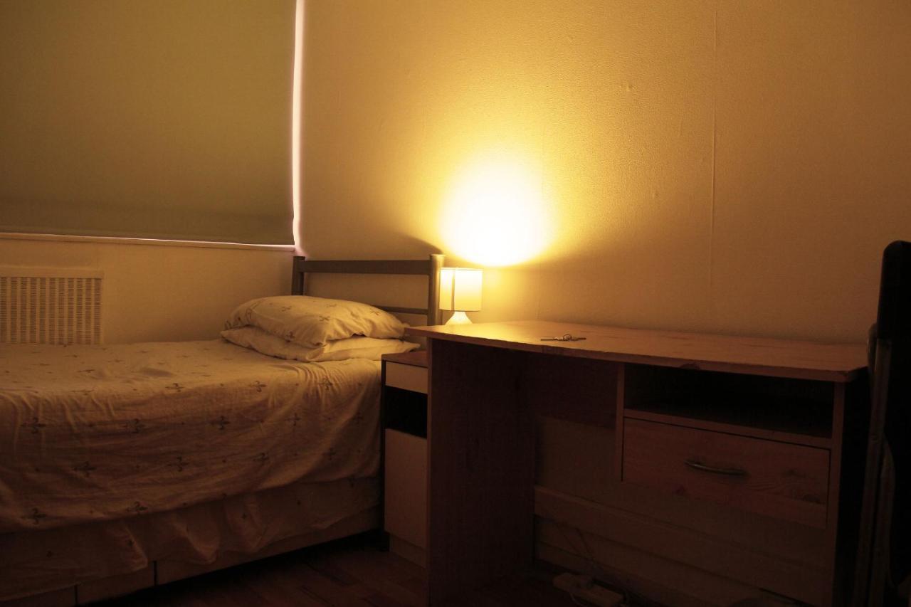 Elephant & Castle - Zone 2 - Private Rooms - Shared Bathroom 伦敦 外观 照片