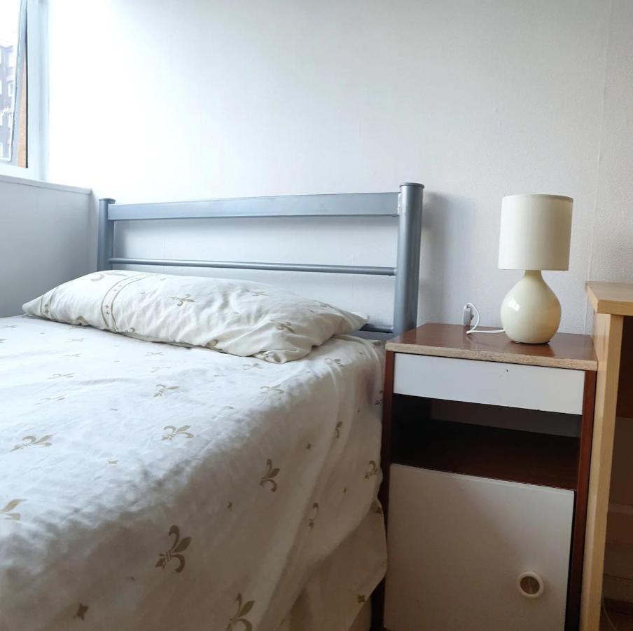 Elephant & Castle - Zone 2 - Private Rooms - Shared Bathroom 伦敦 外观 照片