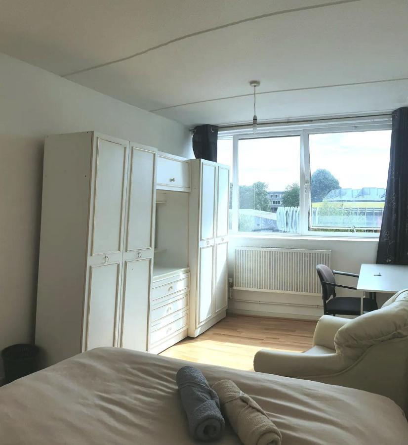 Elephant & Castle - Zone 2 - Private Rooms - Shared Bathroom 伦敦 外观 照片