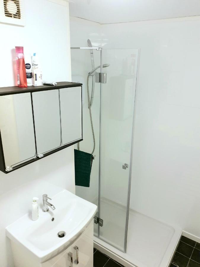 Elephant & Castle - Zone 2 - Private Rooms - Shared Bathroom 伦敦 外观 照片