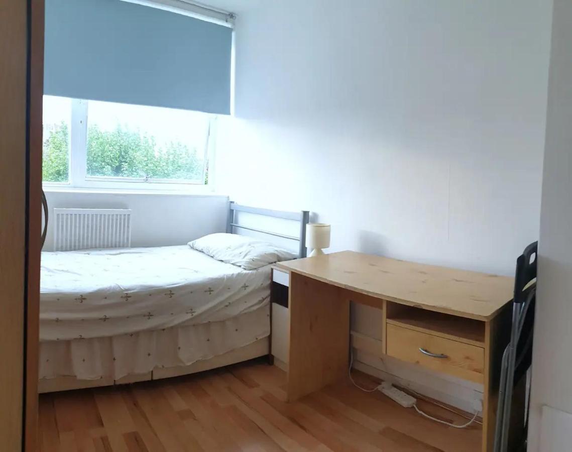 Elephant & Castle - Zone 2 - Private Rooms - Shared Bathroom 伦敦 外观 照片