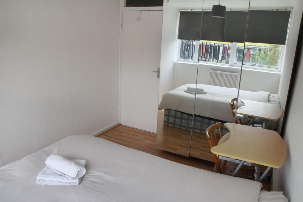 Elephant & Castle - Zone 2 - Private Rooms - Shared Bathroom 伦敦 外观 照片