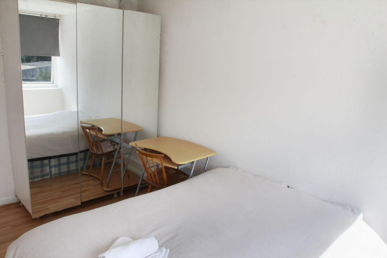 Elephant & Castle - Zone 2 - Private Rooms - Shared Bathroom 伦敦 外观 照片