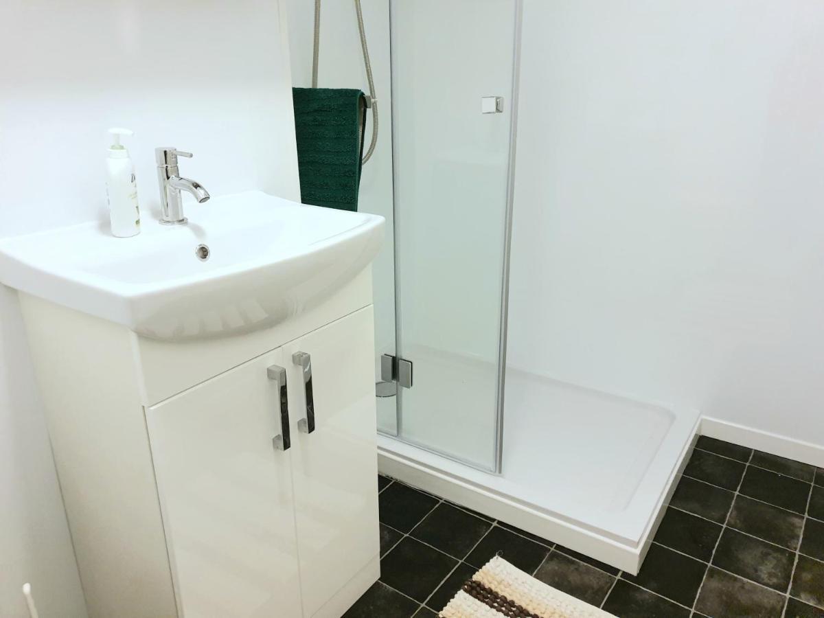 Elephant & Castle - Zone 2 - Private Rooms - Shared Bathroom 伦敦 外观 照片