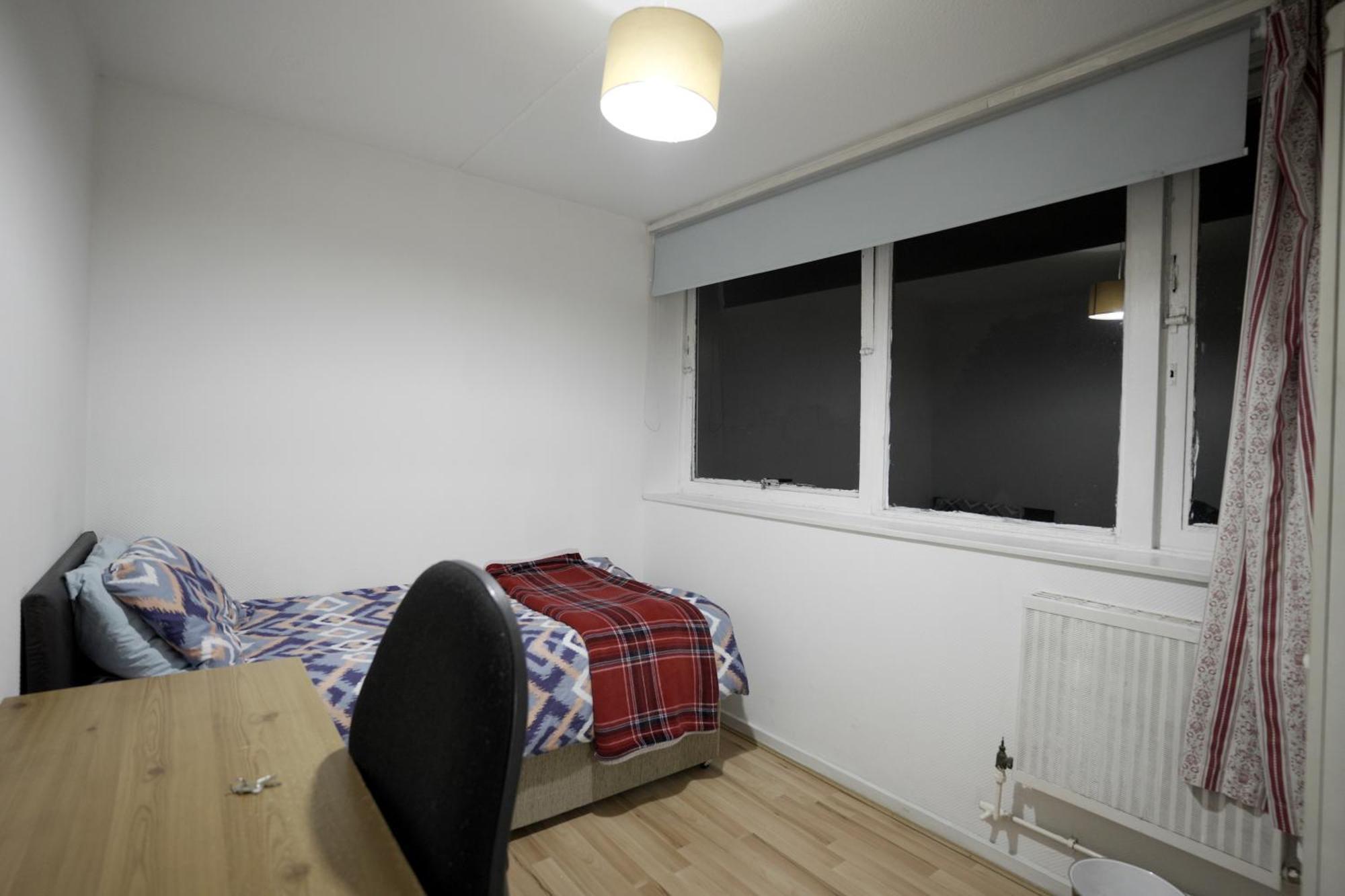 Elephant & Castle - Zone 2 - Private Rooms - Shared Bathroom 伦敦 外观 照片